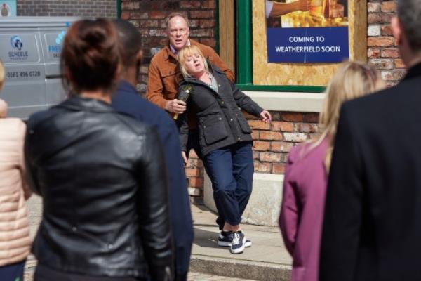 Stephen holds Jenny hostage in the street