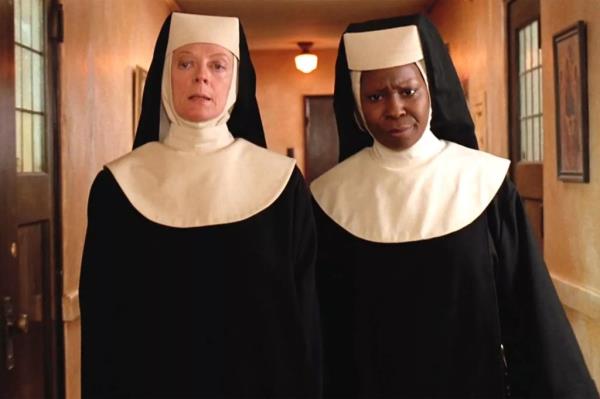 Maggie Smith and Whoopi Goldberg in 