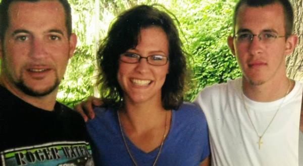 A phot of Lopez, flanked by her two brothers.