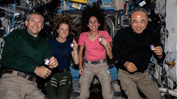 Astro<em></em>nauts in the ISS