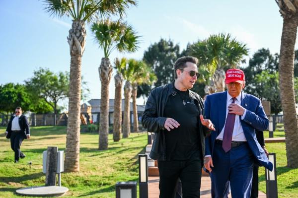 Elon Musk greeting President-elect Do<em></em>nald Trump at the SpaceX Starship rocket sixth test flight in Brownsville, Texas