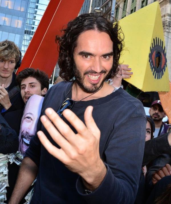  Russell Brand. 