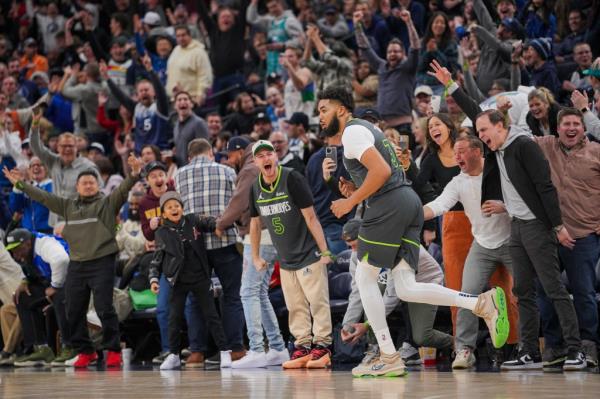 Minnesota Timberwolves center Karl-Anthony Towns scored 62 points on Mo<em></em>nday night.
