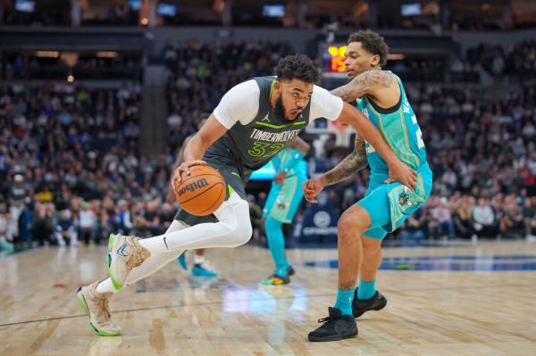 Minnesota Timberwolves center Karl-Anthony Towns, driving to the basket, scored 62 points on Mo<em></em>nday night.