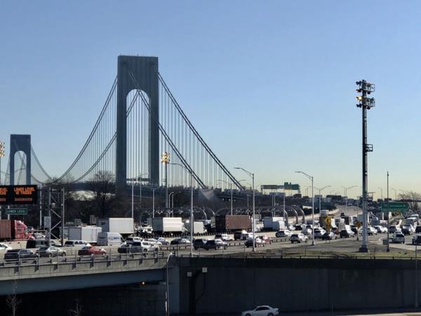 Traffic approaching the Verrazzano bridge.