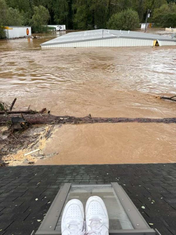 Turner wrote on Facebook that they were waiting for help as Hurricane Helene made landfall in their area on Friday.</p>

<p>　　