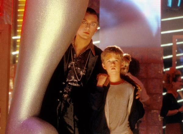 Jude Law with Haley Joel Osment. 