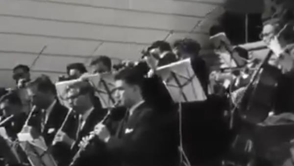 视频：1960年MRA管弦乐队演唱尼日利亚国歌的旧片段