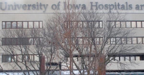 爱荷华大学儿科心脏病学研究员涉嫌希望特朗普支持者的孩子死于学校枪击事件；大学正在“审查此事”