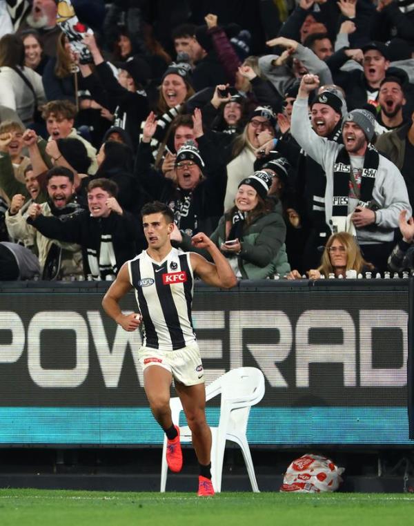 MELBOURNE, AUSTRALIA - MAY 03: Nick Daicos of the Magpies</p>

<p>　　celebrates kicking a goal during the round eight AFL match between Carlton Blues and Collingwood Magpies at Melbourne Cricket Ground, on May 03, 2024, in Melbourne, Australia. (Photo by Quinn Rooney/Getty Images)