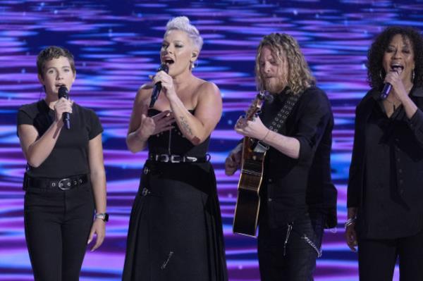 Pink and her daughter Willow, left, perform on the last day of a star-studded Democratic Natio<em></em>nal Convention.