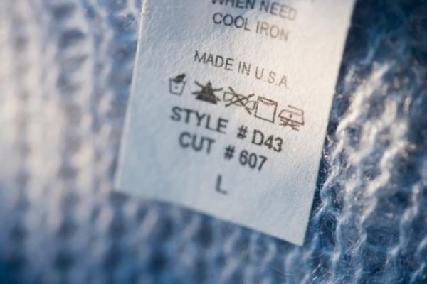A size L clothing label on a piece of knitwear