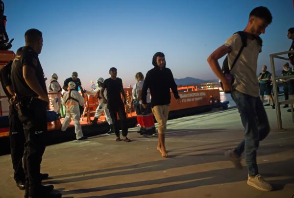 Migrants rescued from a dinghy in the Mediterranean Sea disembark from a Spanish rescue vessel after reaching the Port of Malaga. Photo: Jesus Merida/SOPA Images via ZUMA Press Wire/dpa