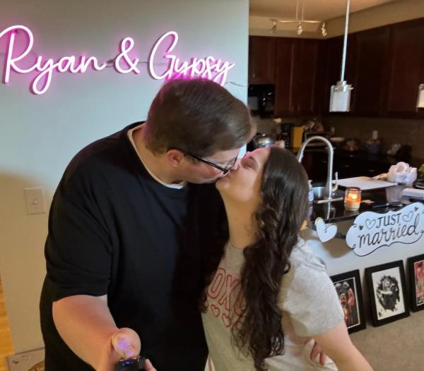 Ryan Anderson and Gypsy Rose Blanchard kissing.